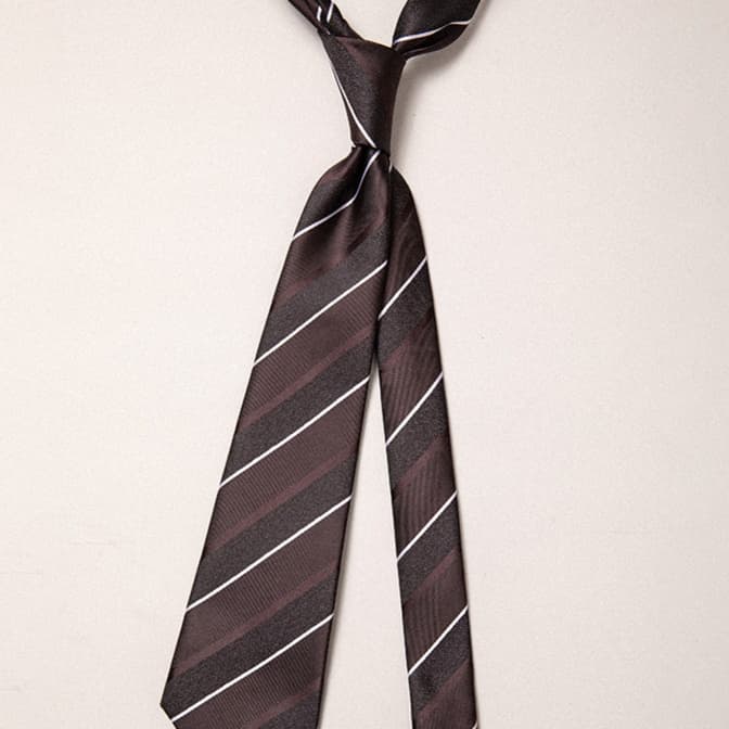 ネクタイ 洗練されたシルエット細身ストライプ