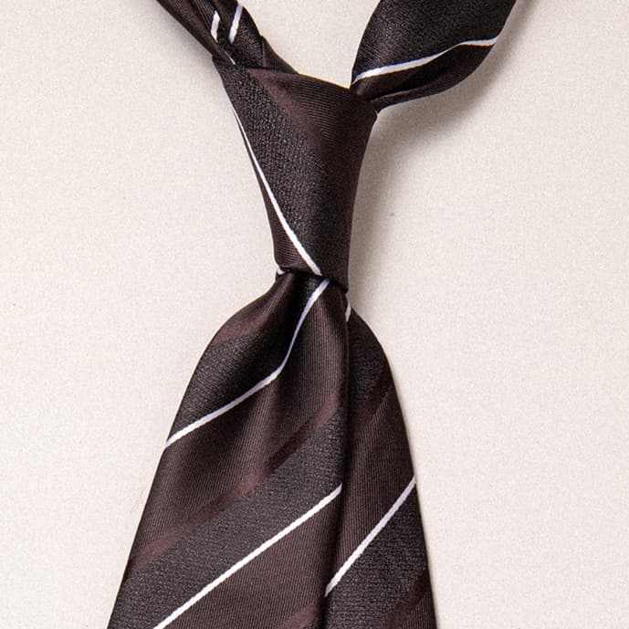 ネクタイ 洗練されたシルエット細身ストライプ