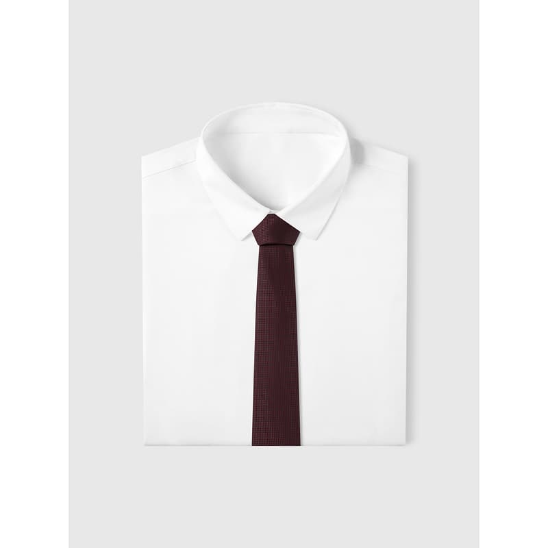繊細な織り目が映える上質ネクタイ